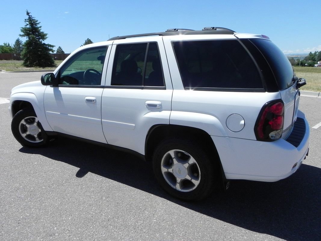 Used 2008 Chevrolet TrailBlazer LT w/ Off-Road Package AWD/4WD image 2