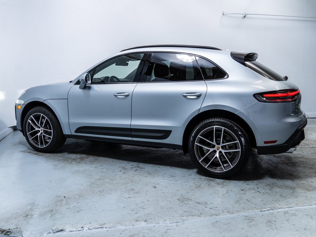 Used 2025 Porsche Macan image 2