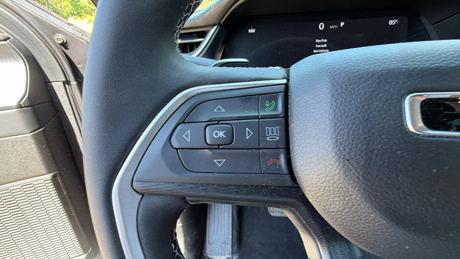 Certified 2025 Jeep Grand Cherokee Laredo image 27