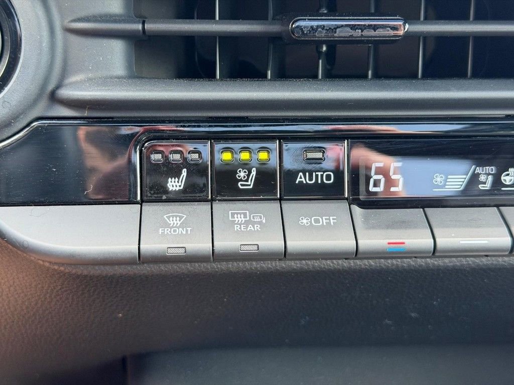 Certified 2025 Toyota Crown Platinum AWD/4WD image 23