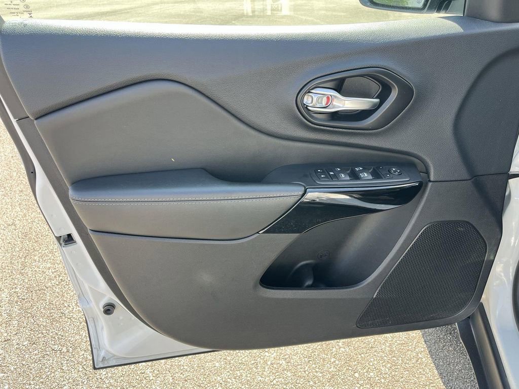 Used 2023 Jeep Cherokee Altitude Lux image 22