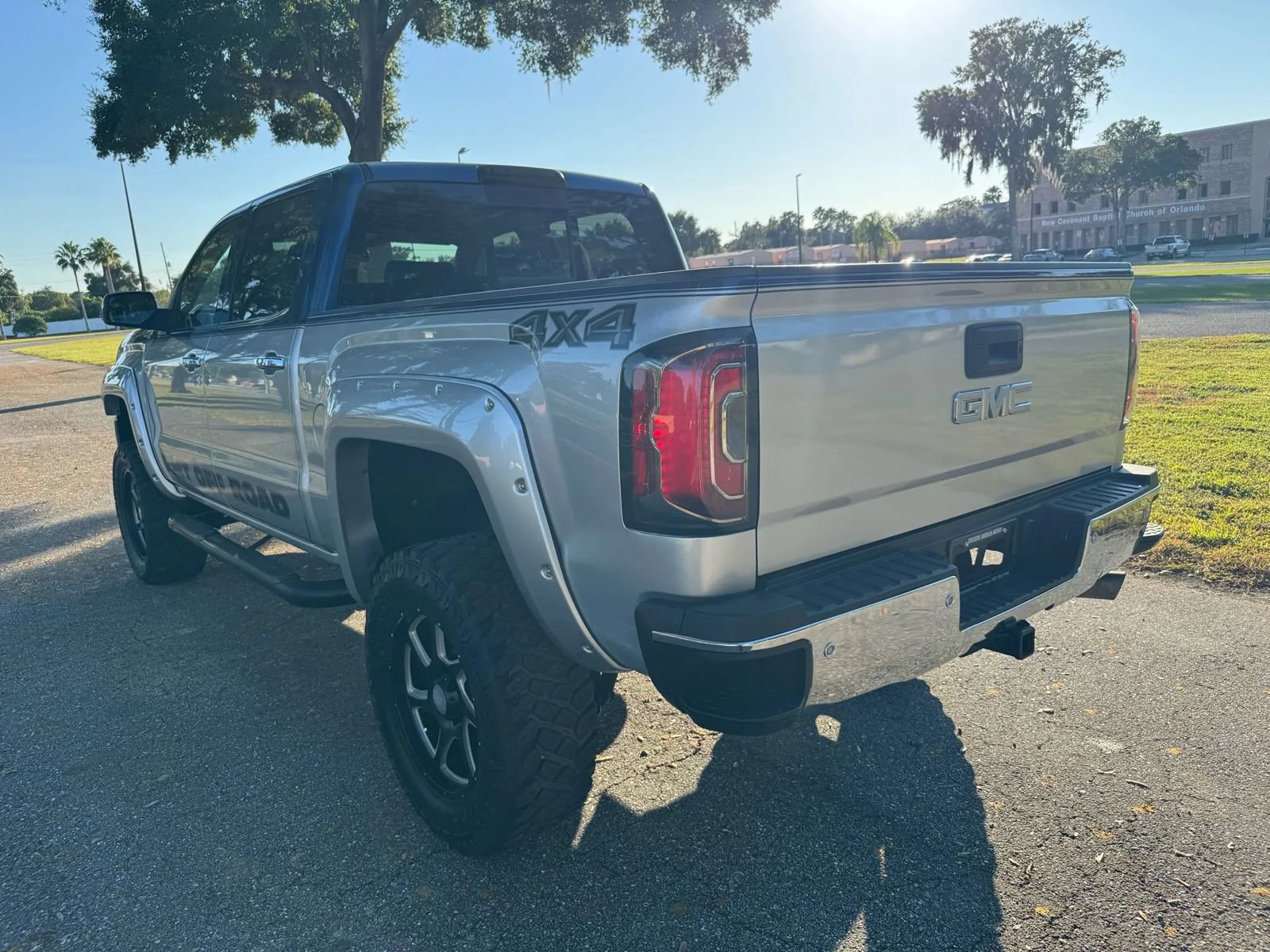 Used 2016 GMC Sierra 1500 SLT w/ Enhanced Driver Alert Package AWD/4WD image 5