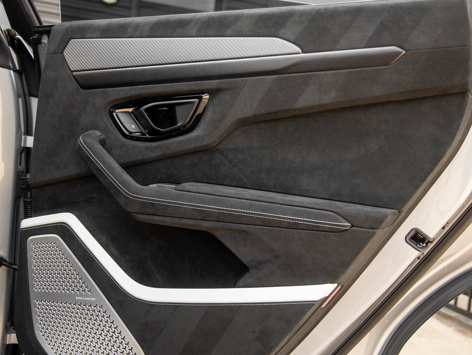 Used 2024 Lamborghini Urus Performante AWD/4WD image 51