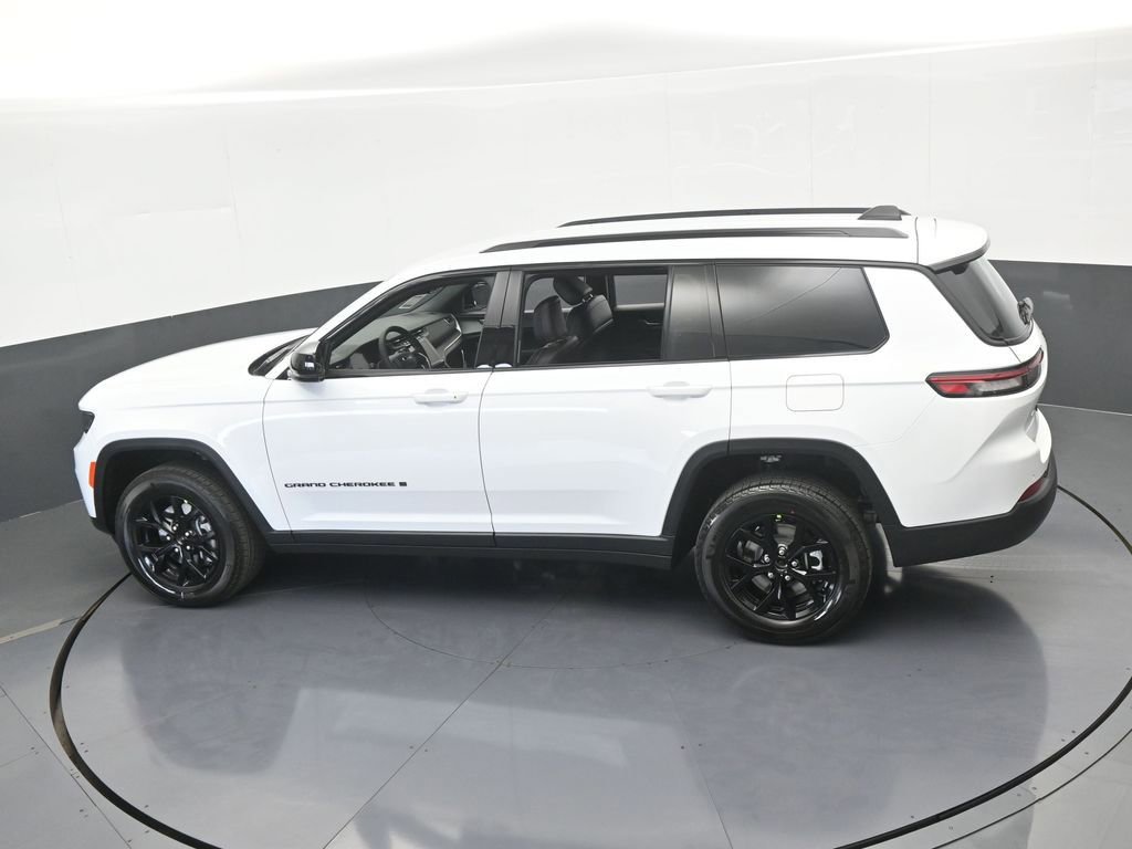 Used 2025 Jeep Grand Cherokee L Laredo image 40