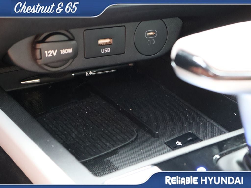 Certified 2025 Hyundai Elantra Limited FWD image 38