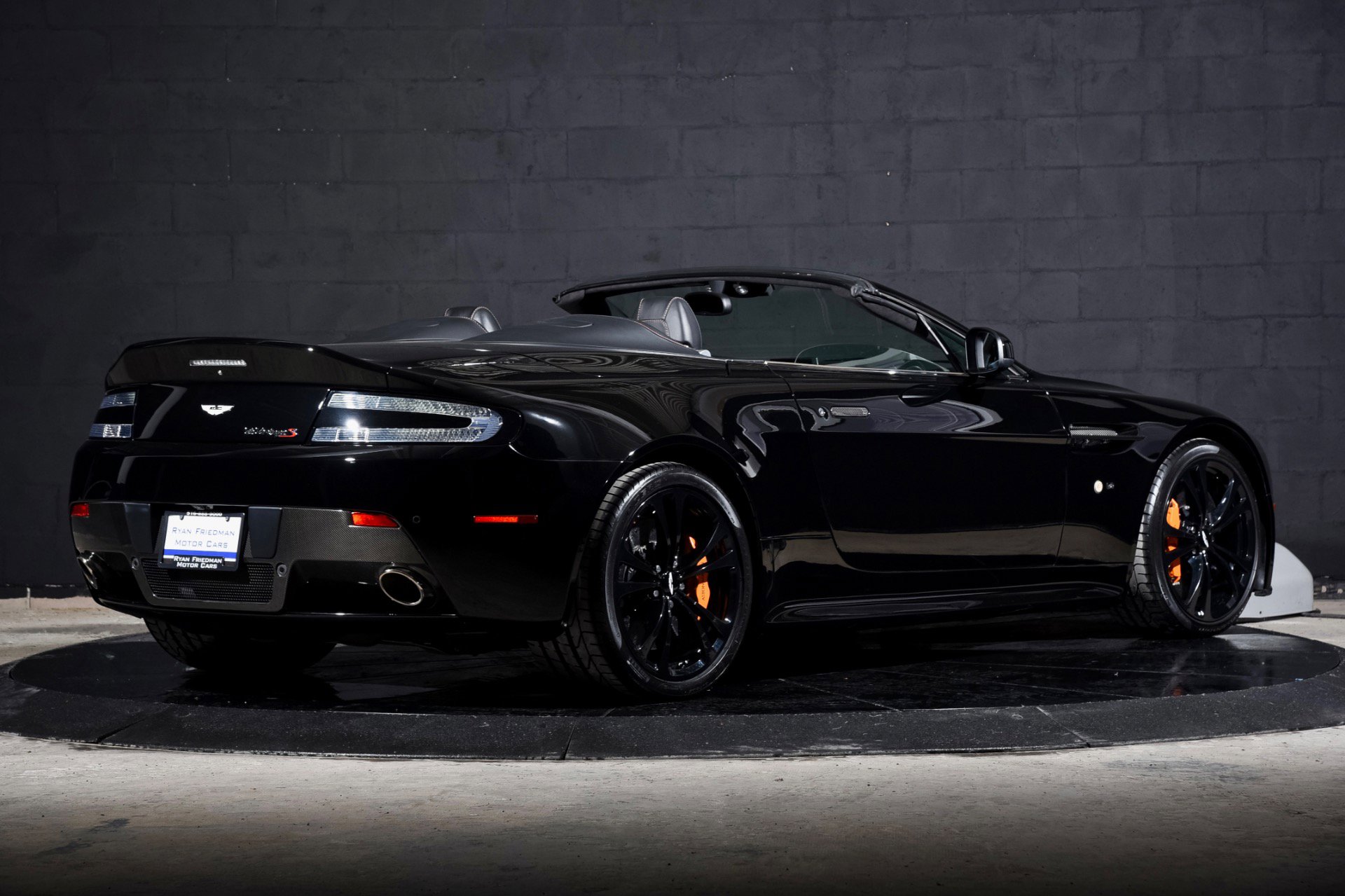 Used 2017 Aston Martin V12 Vantage S image 3