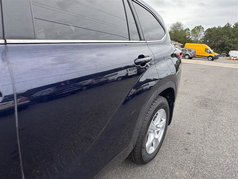 Used 2024 Toyota Highlander LE image 17