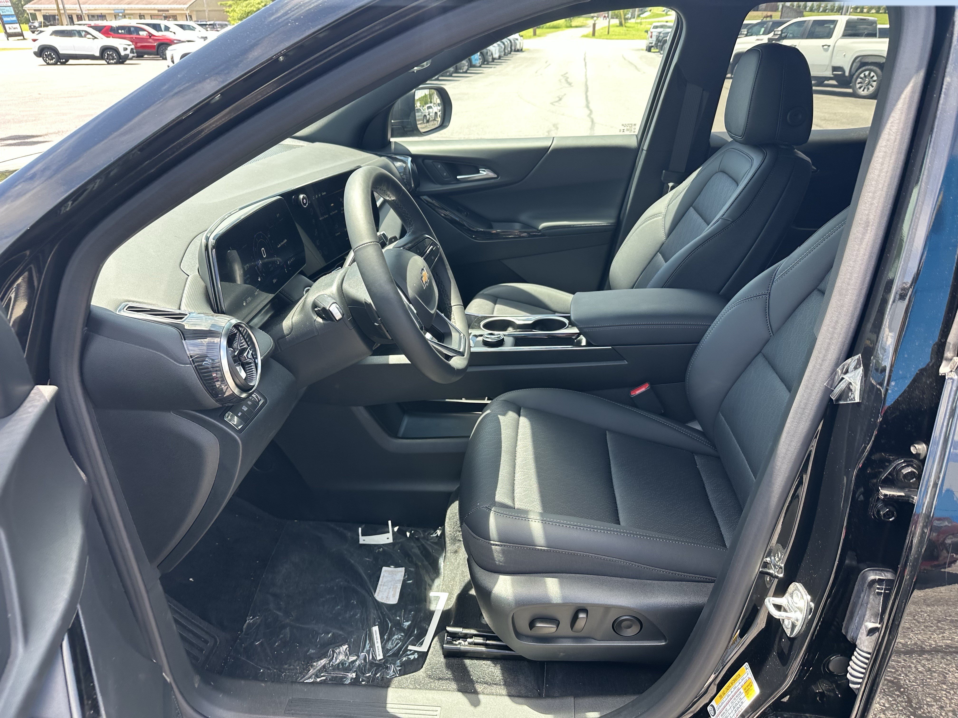 New 2026 Chevrolet Equinox LT w/ Convenience Package II AWD/4WD image 8