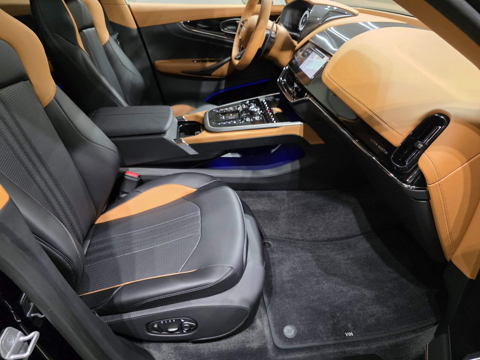 New 2025 Aston Martin DBX 707 image 24
