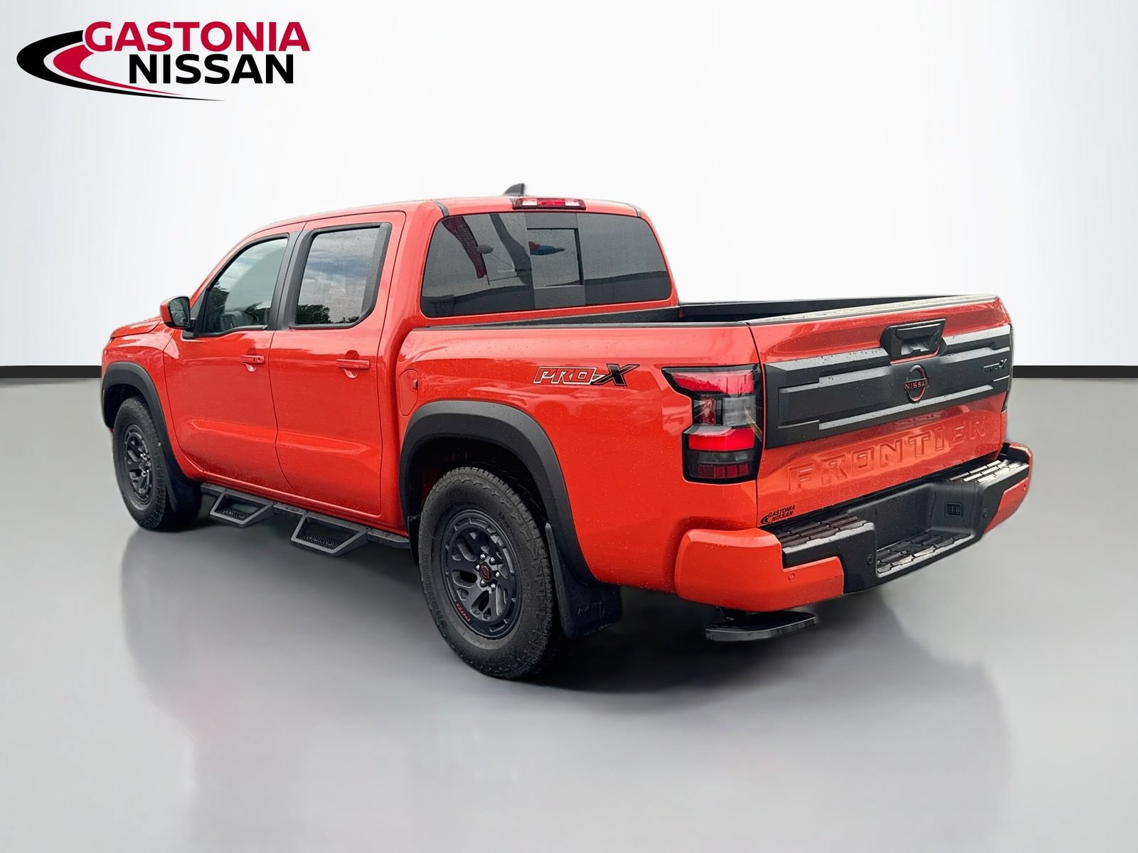 Used 2025 Nissan Frontier Pro-X RWD image 6