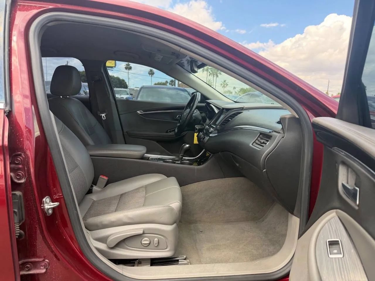 Used 2017 Chevrolet Impala LT w/ Convenience Package FWD image 30
