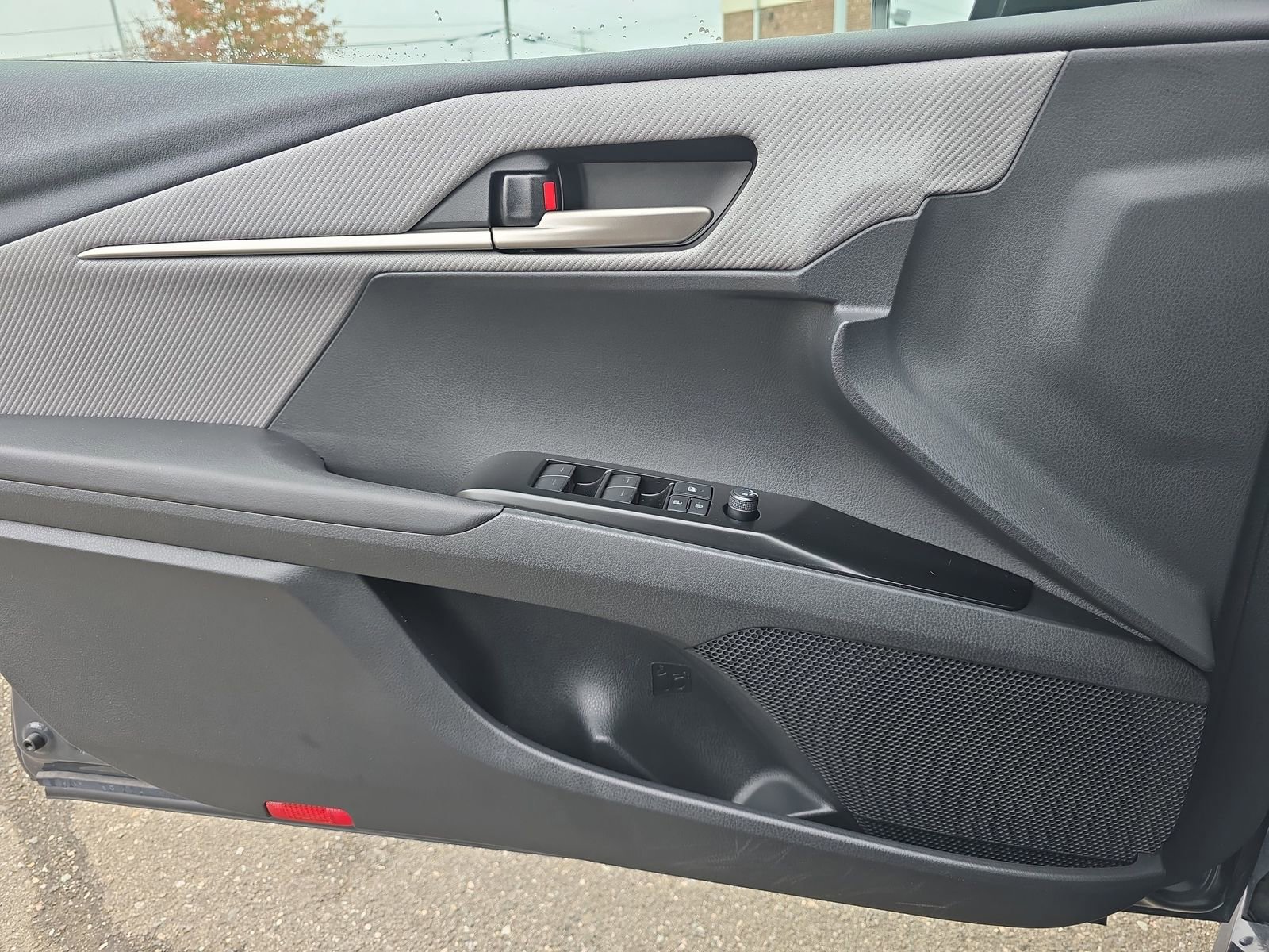 Used 2025 Toyota Camry SE image 33