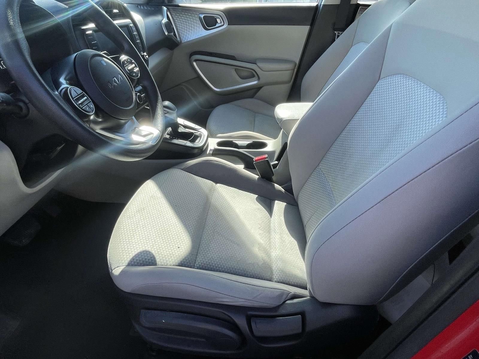 Used 2023 Kia Soul LX w/ LX Technology Package image 12