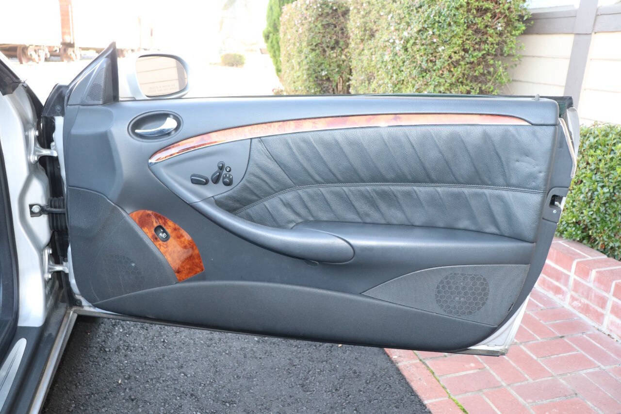 Used 2005 Mercedes-Benz CLK 320 Cabriolet image 44
