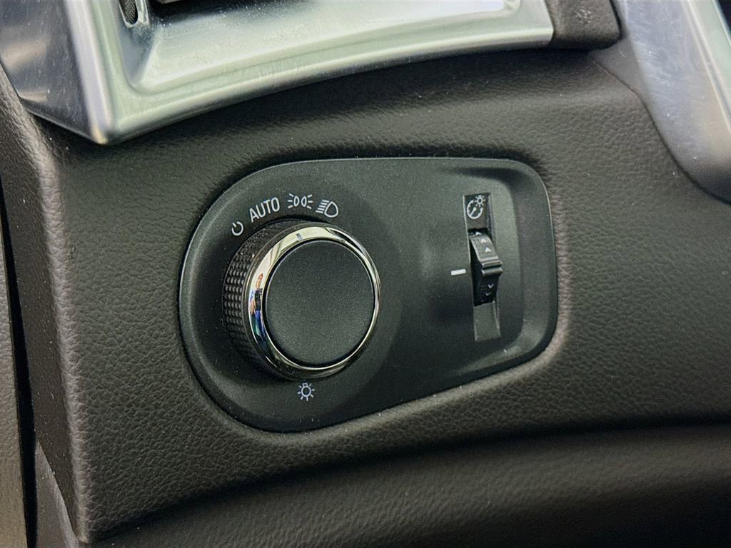 Used 2016 Cadillac SRX Luxury image 10