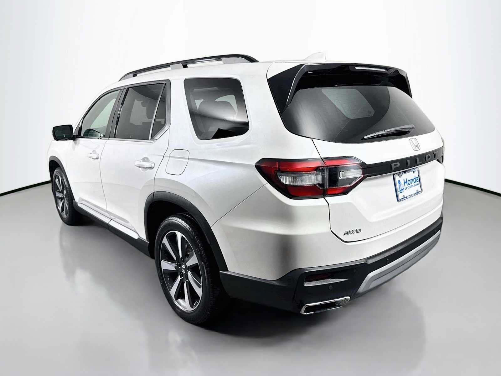 Used 2023 Honda Pilot Touring image 5