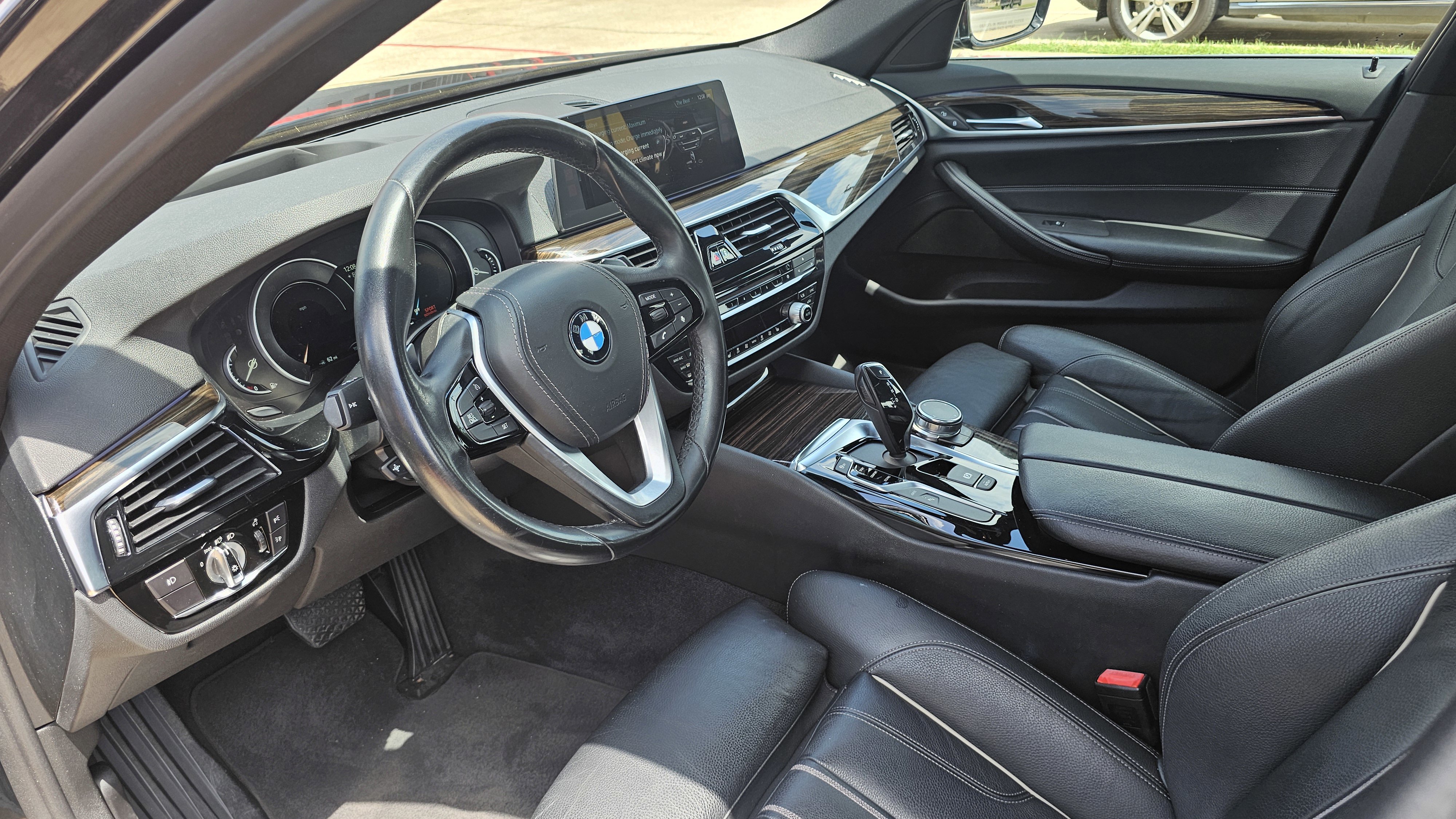 Used 2018 BMW 530e w/ Premium Package 2 image 28