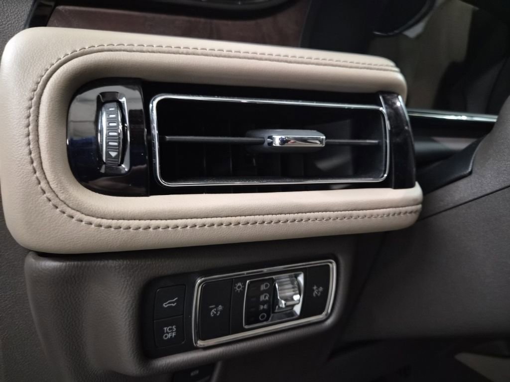 Used 2022 Lincoln Nautilus Reserve w/ Equipment Group 201A image 19