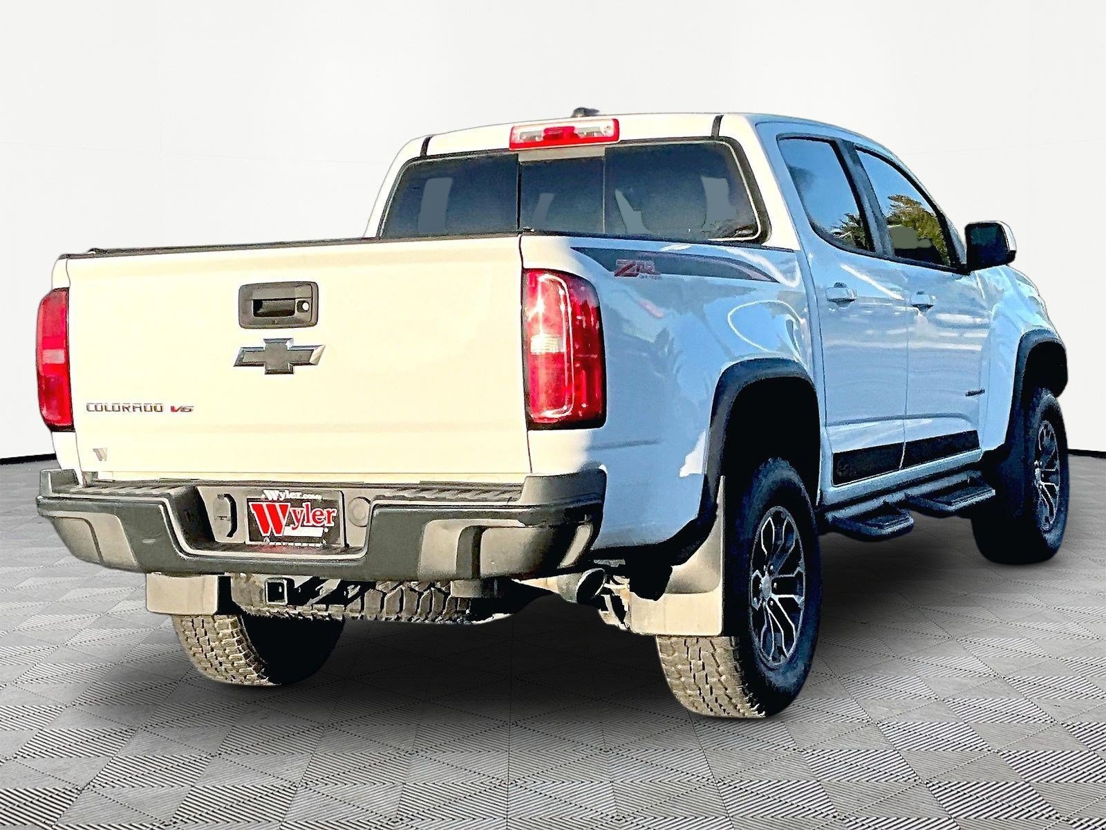 Used 2018 Chevrolet Colorado ZR2 w/ LPO, Door Decal Package AWD/4WD image 6