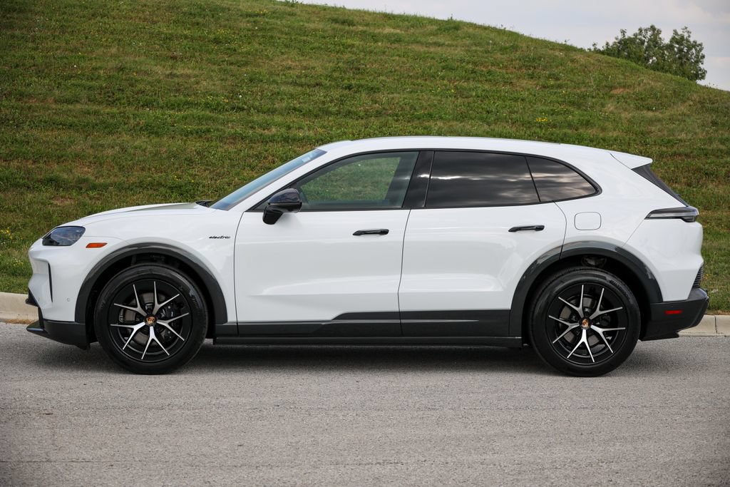 New 2026 Porsche Cayenne Electric AWD/4WD image 2