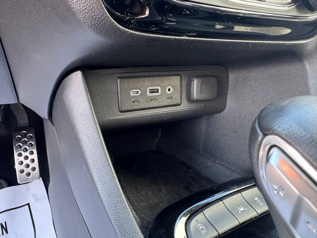 Used 2023 Buick Encore GX Select w/ Sport Touring Package image 19