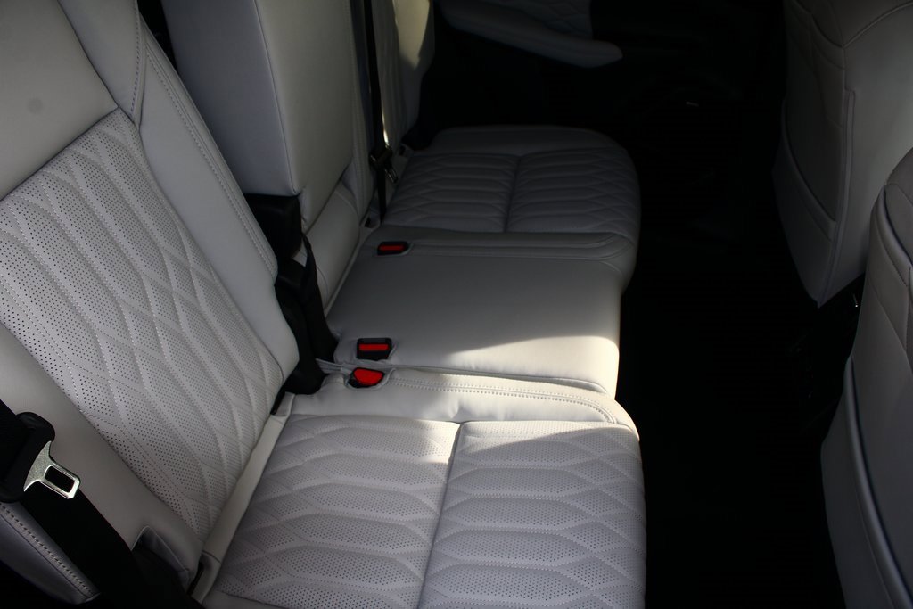 New 2026 Mitsubishi Outlander SEL image 9