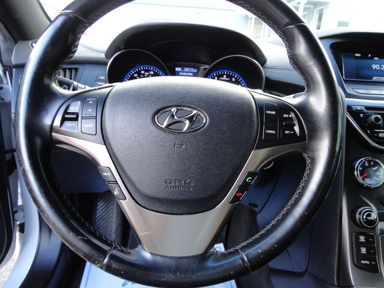 Used 2016 Hyundai Genesis 3.8 image 23