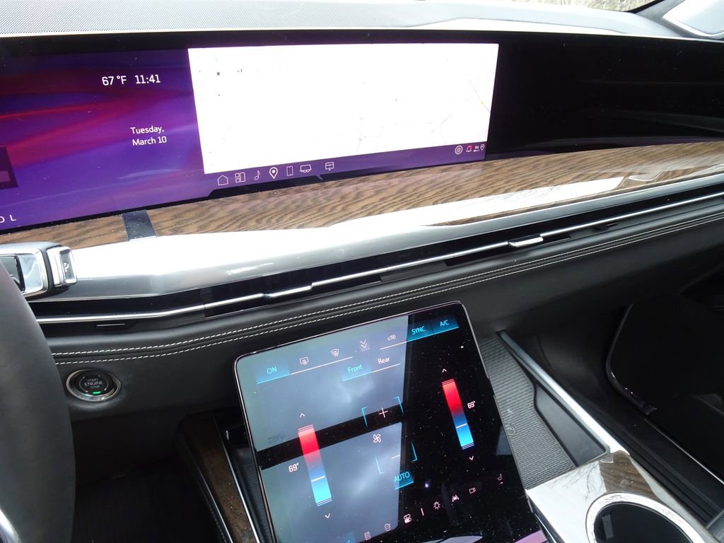 Certified 2025 Cadillac Escalade Sport Platinum w/ LPO, Floor Liner Package image 18