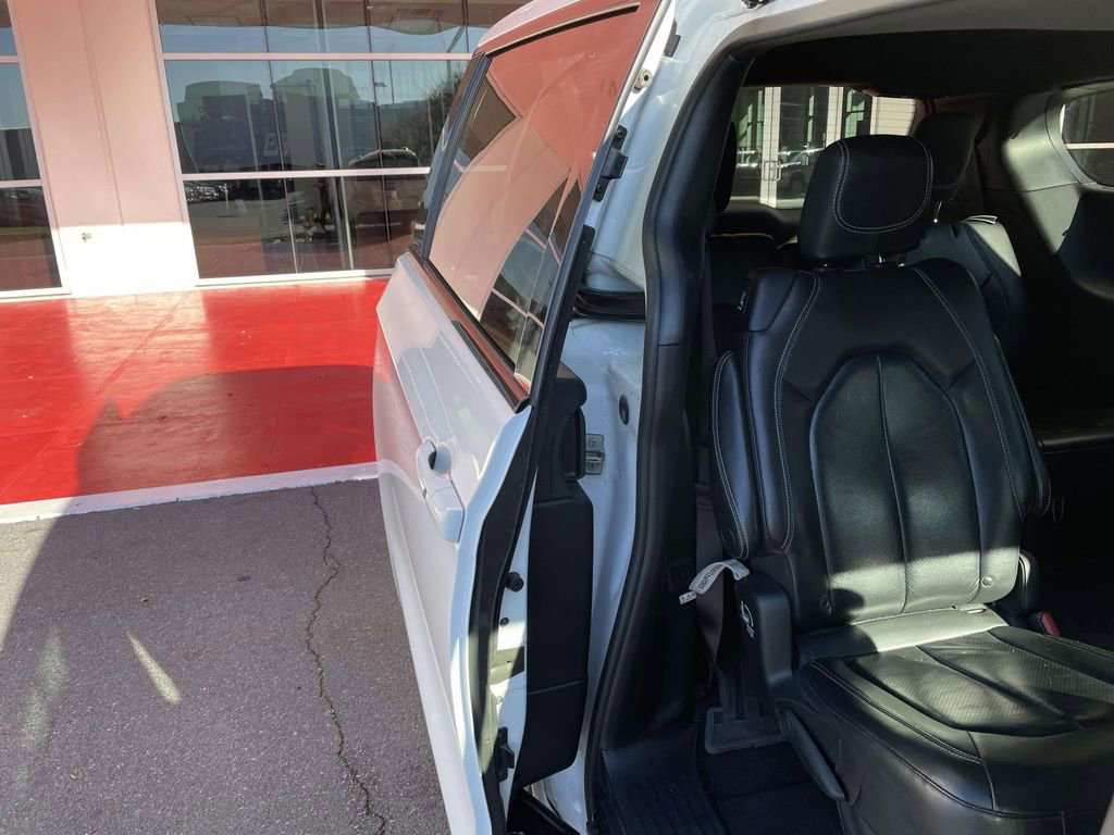 Used 2021 Chrysler Pacifica Touring-L w/ Uconnect Theater Family Group image 46