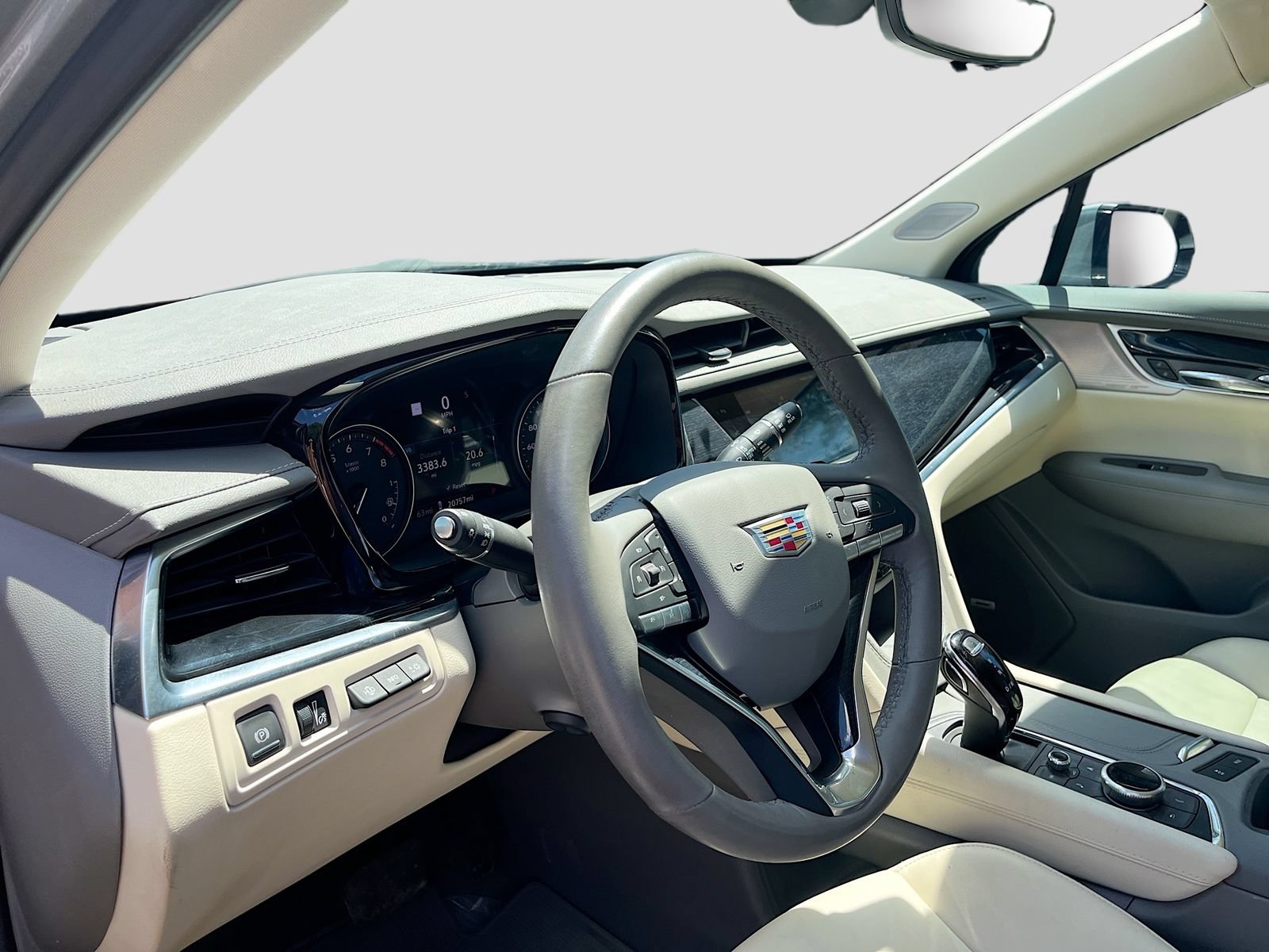 Used 2024 Cadillac XT6 Premium Luxury w/ Technology Package FWD image 9
