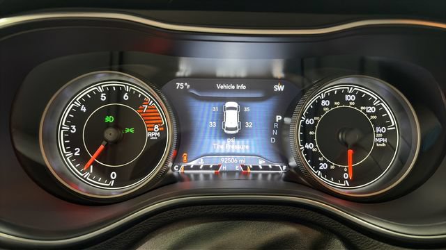Used 2019 Jeep Cherokee Limited AWD/4WD image 23