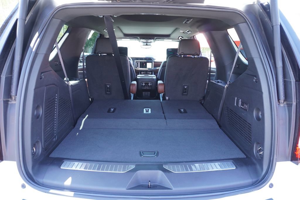 Used 2023 GMC Yukon Denali Ultimate AWD/4WD image 8