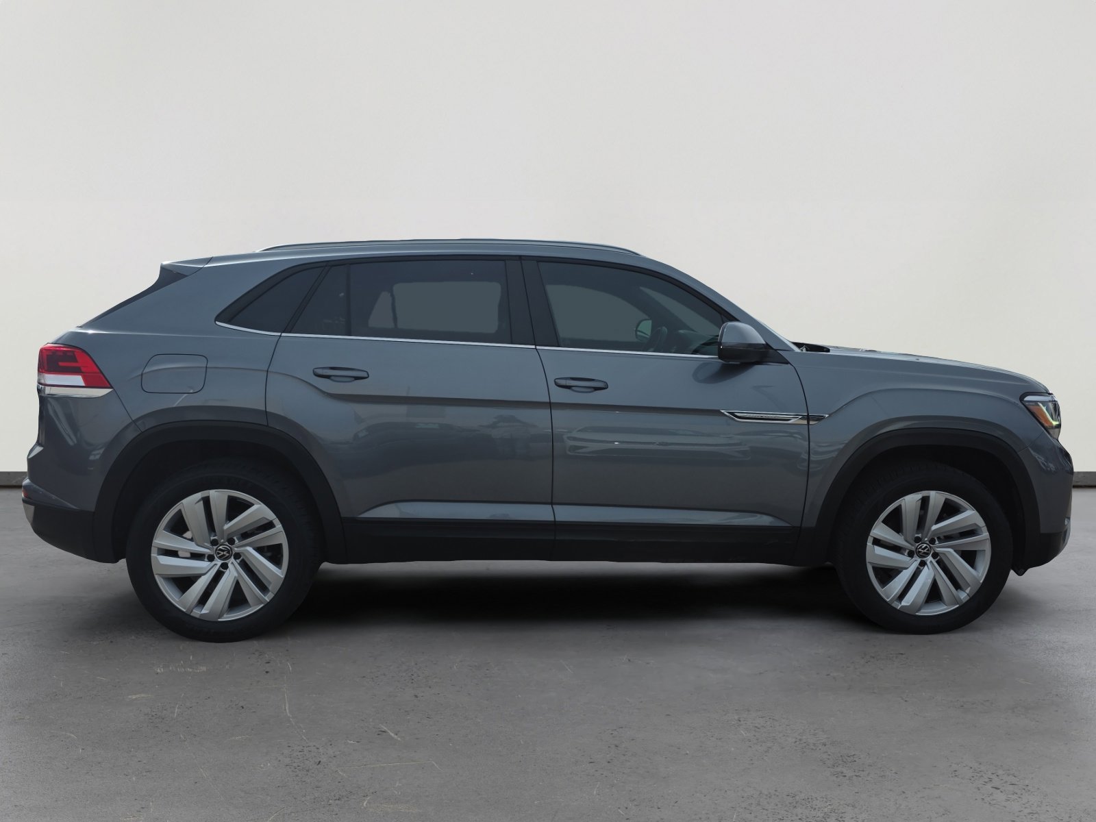 Used 2020 Volkswagen Atlas Cross Sport SE w/ Panoramic Sunroof Package image 6
