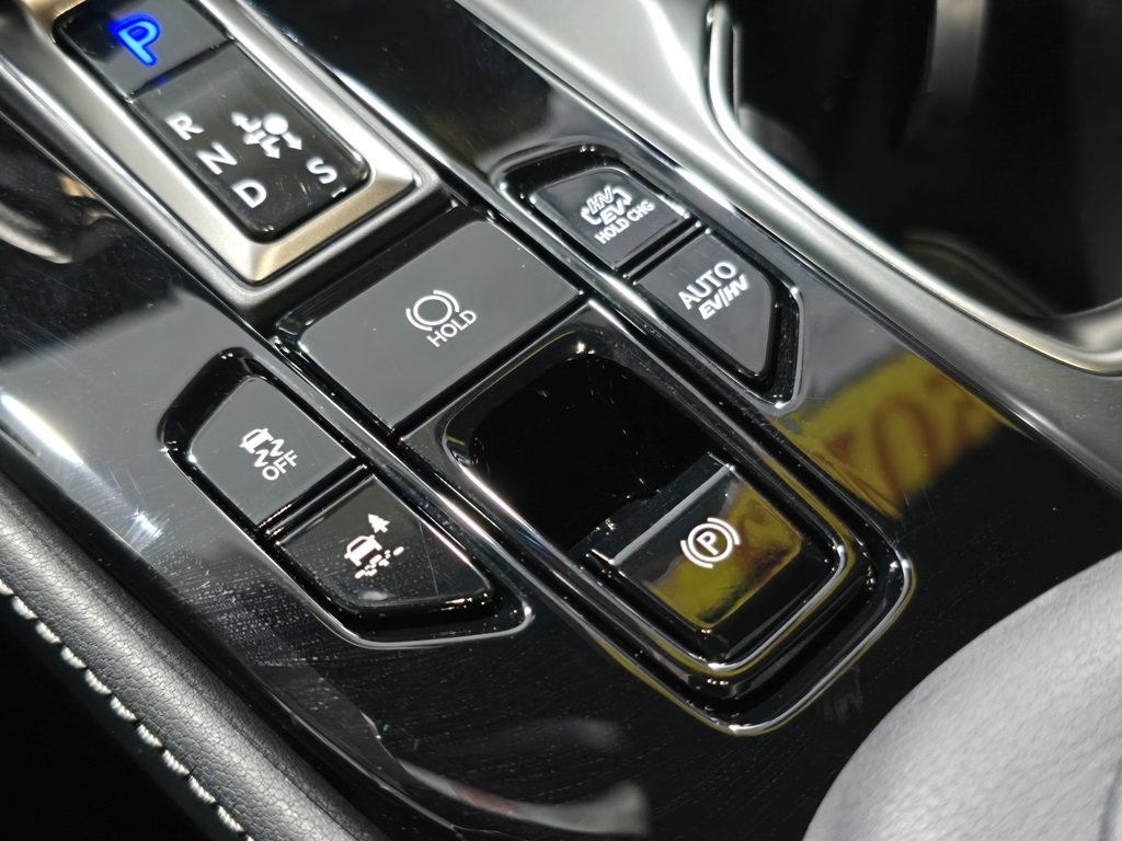 Used 2025 Lexus NX 450h+ F Sport image 25