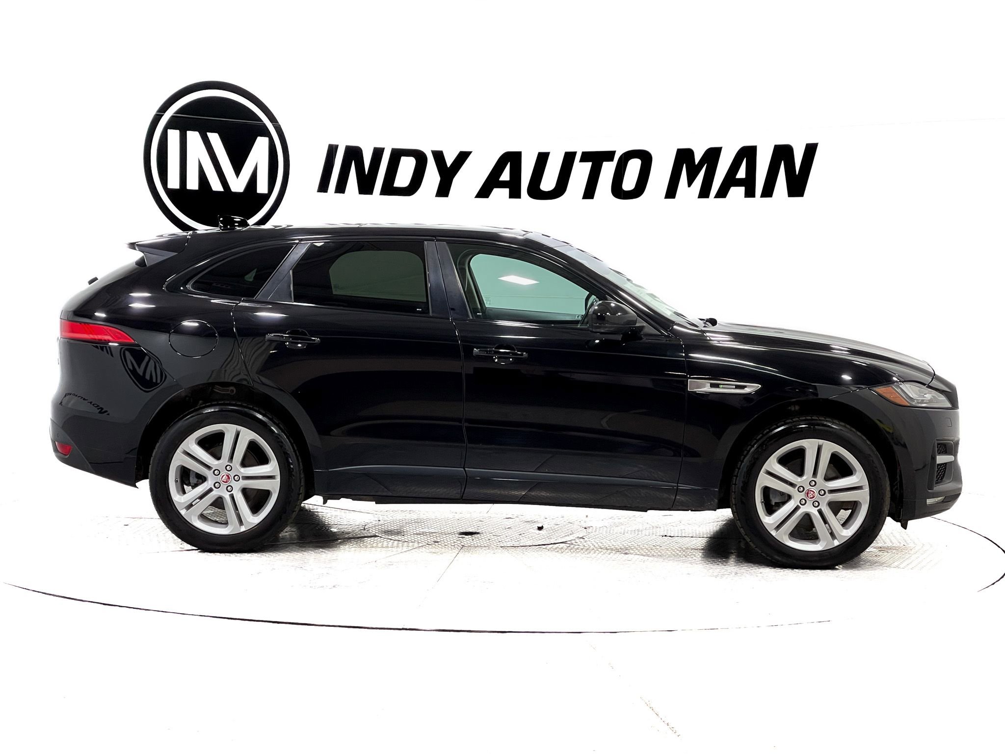 Used 2017 Jaguar F-PACE R-Sport image 3