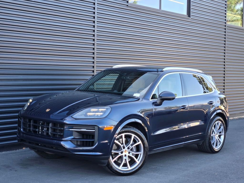 Certified 2025 Porsche Cayenne image 1