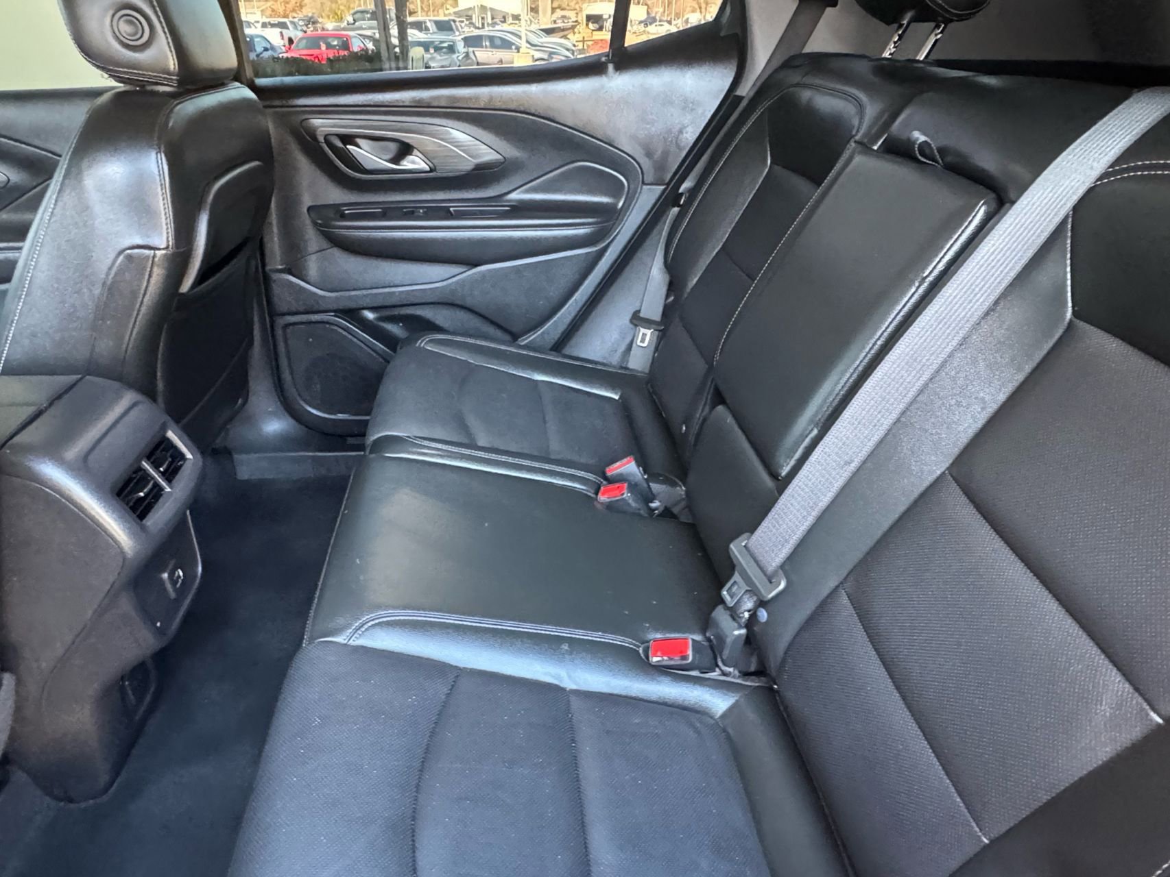 Used 2022 GMC Terrain SLT w/ Infotainment Package II FWD image 32