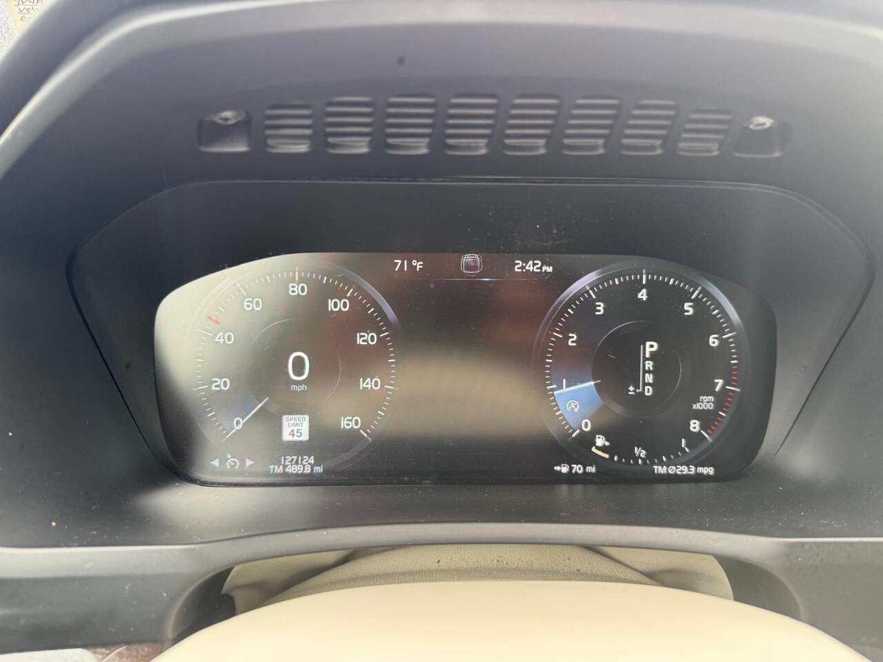 Used 2016 Volvo XC90 T6 Momentum w/ Momentum Plus Package image 15