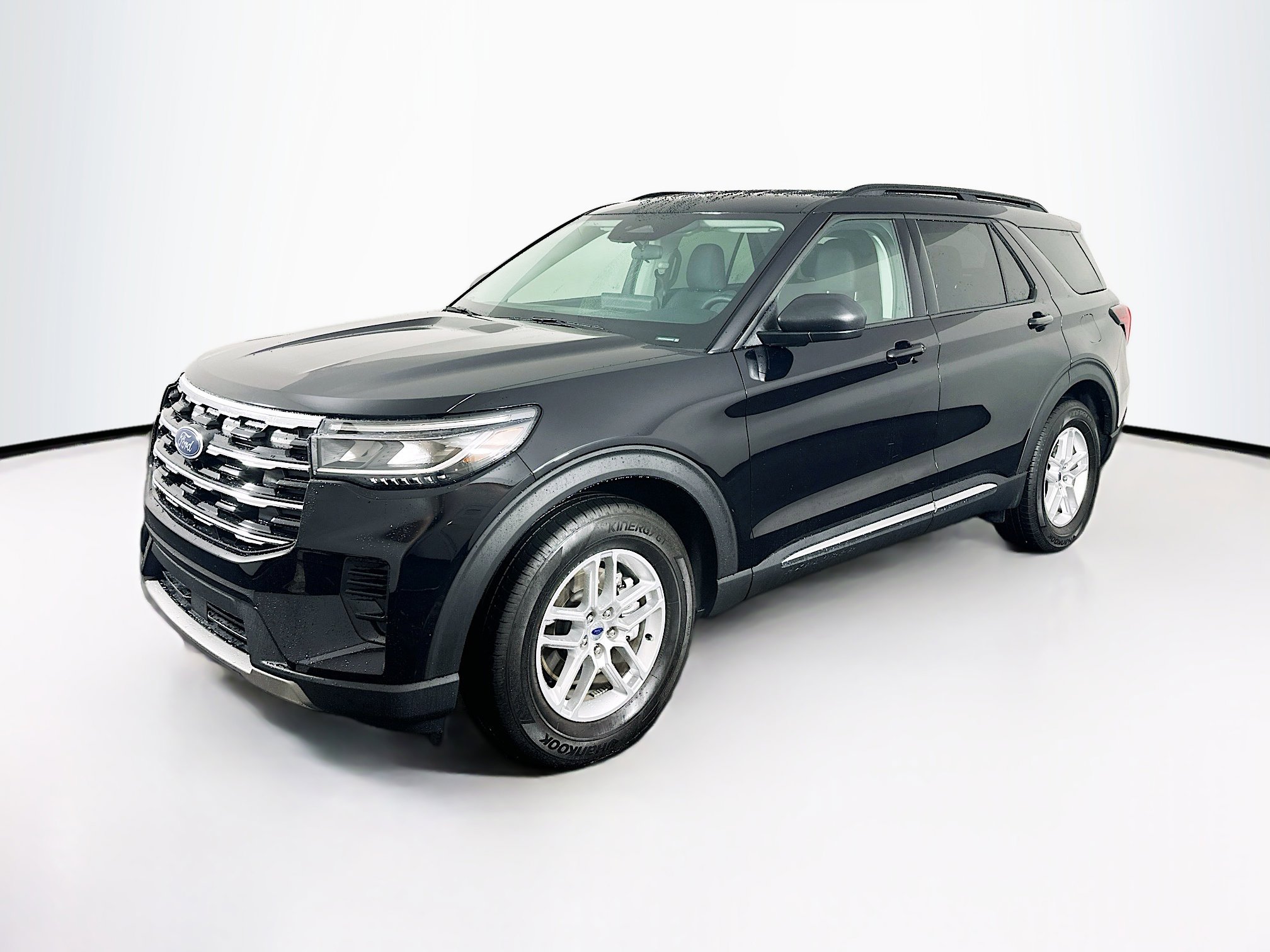 Used 2025 Ford Explorer Active image 3