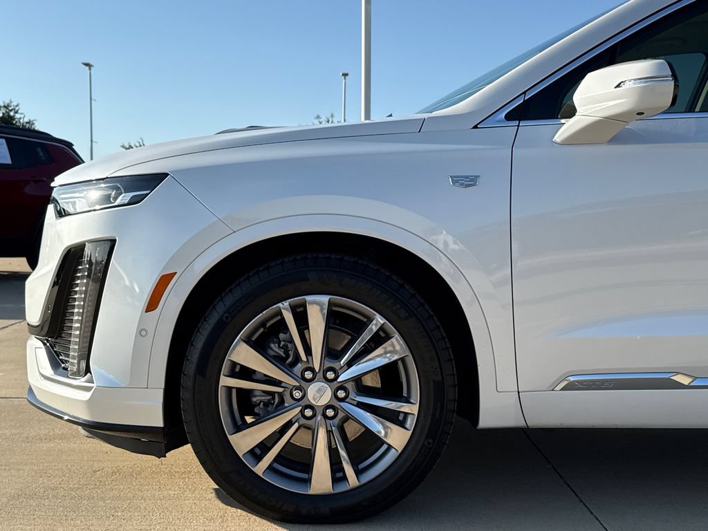 Used 2024 Cadillac XT6 Premium Luxury w/ Technology Package FWD image 5