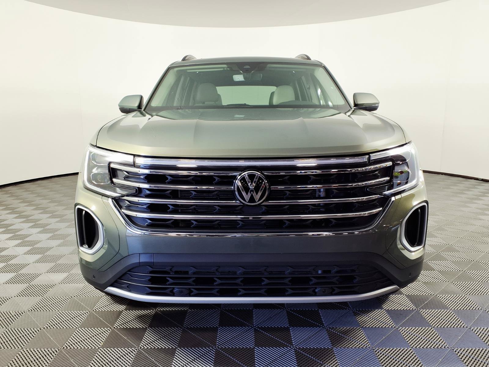 Used 2026 Volkswagen Atlas SE AWD/4WD image 2