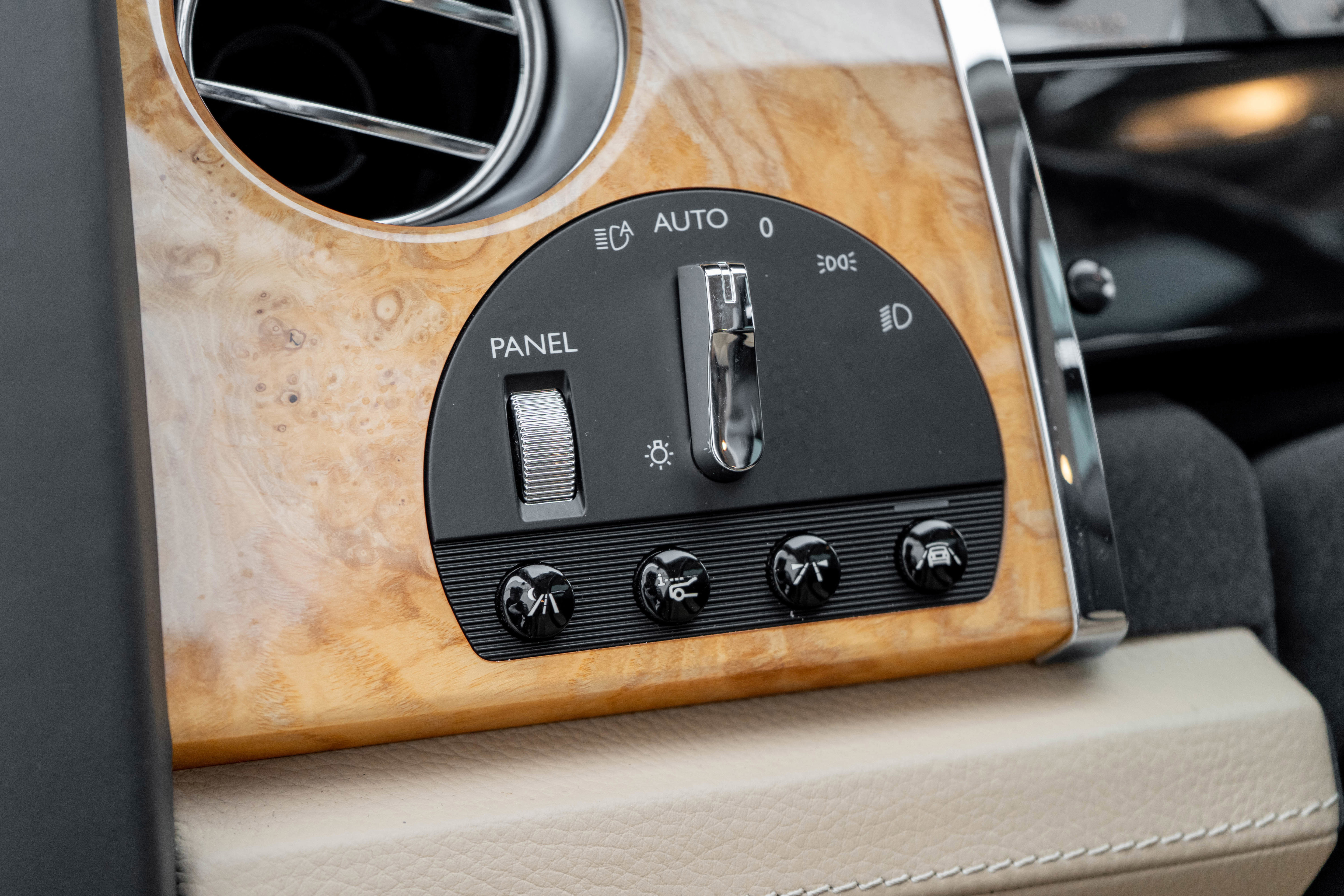 Used 2017 Rolls-Royce Ghost image 21