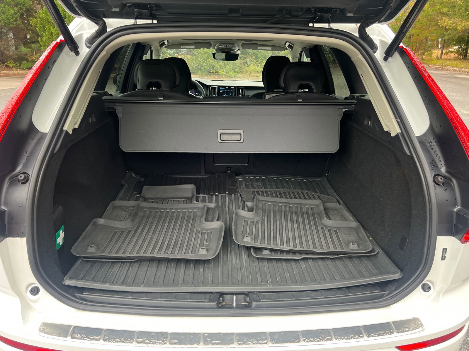 Used 2024 Volvo XC60 B5 Core w/ Protection Package Premier AWD/4WD image 19