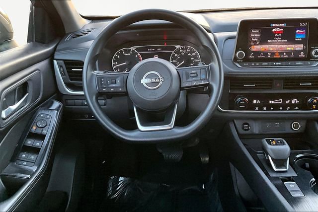 Used 2024 Nissan Rogue SV image 8