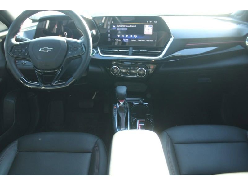 Used 2024 Chevrolet Trax RS w/ Sunroof Package image 12