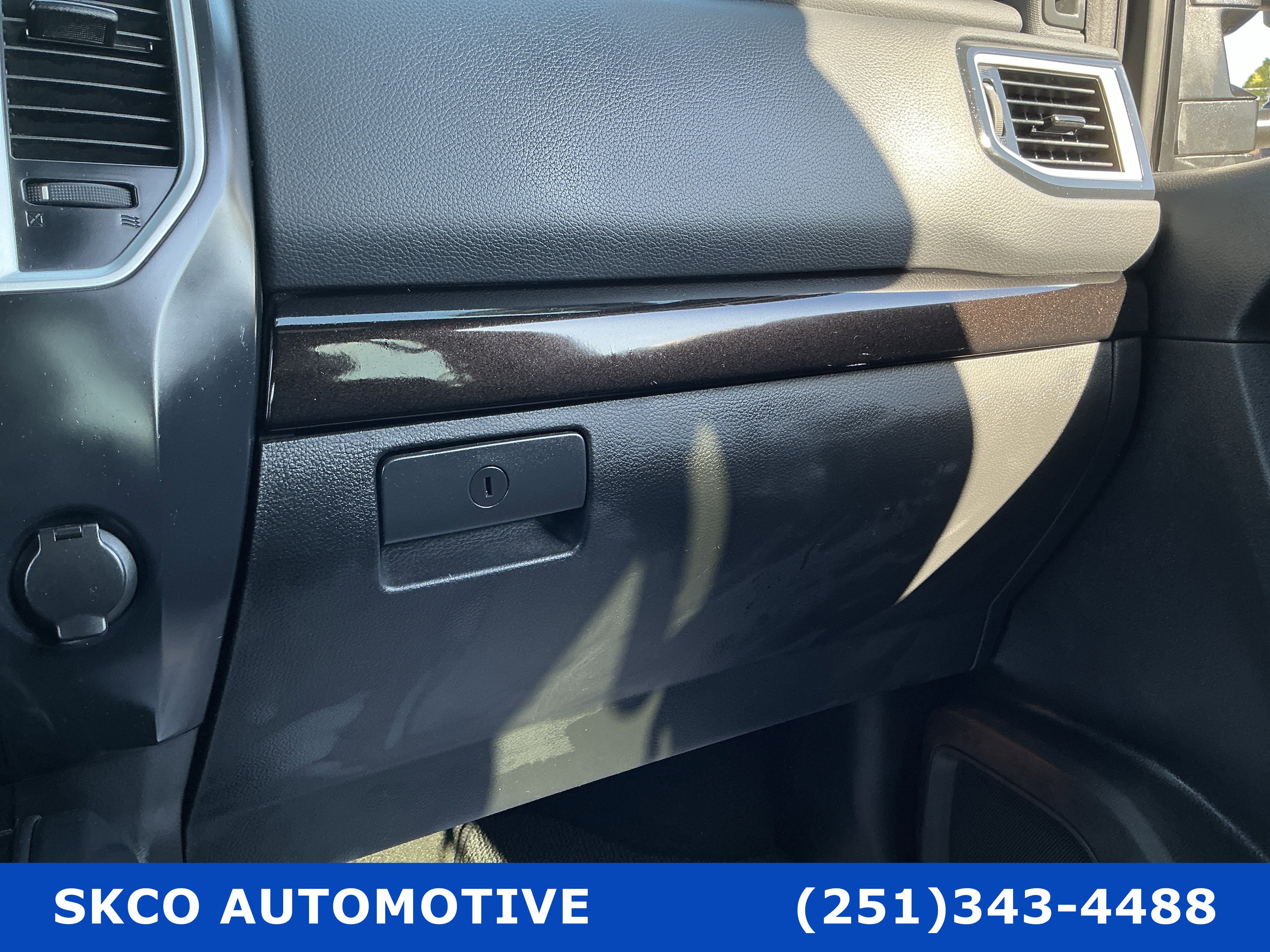 Used 2018 Nissan Titan SL w/ Midnight Edition image 24