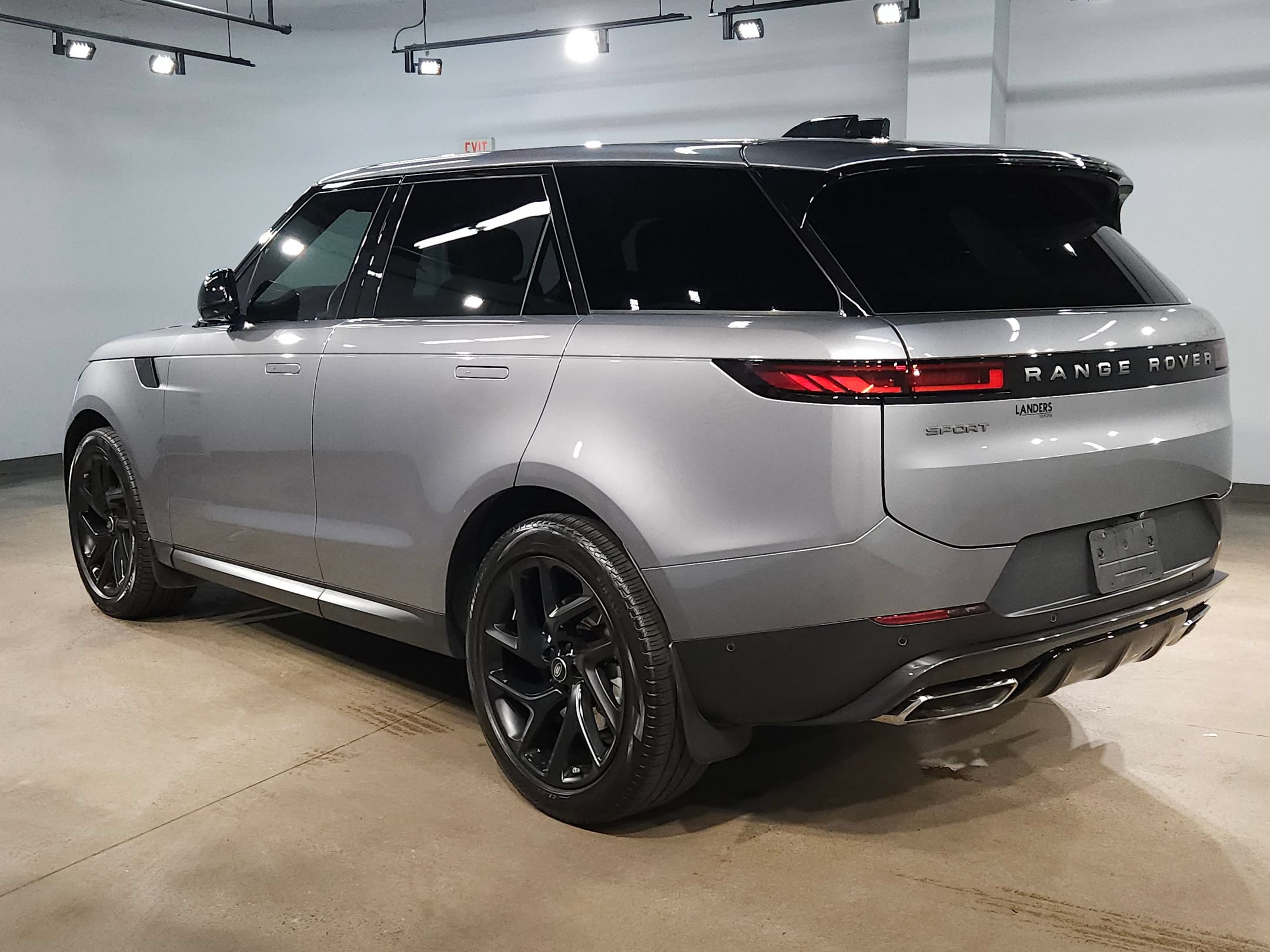 Used 2024 Land Rover Range Rover Sport SE AWD/4WD image 5