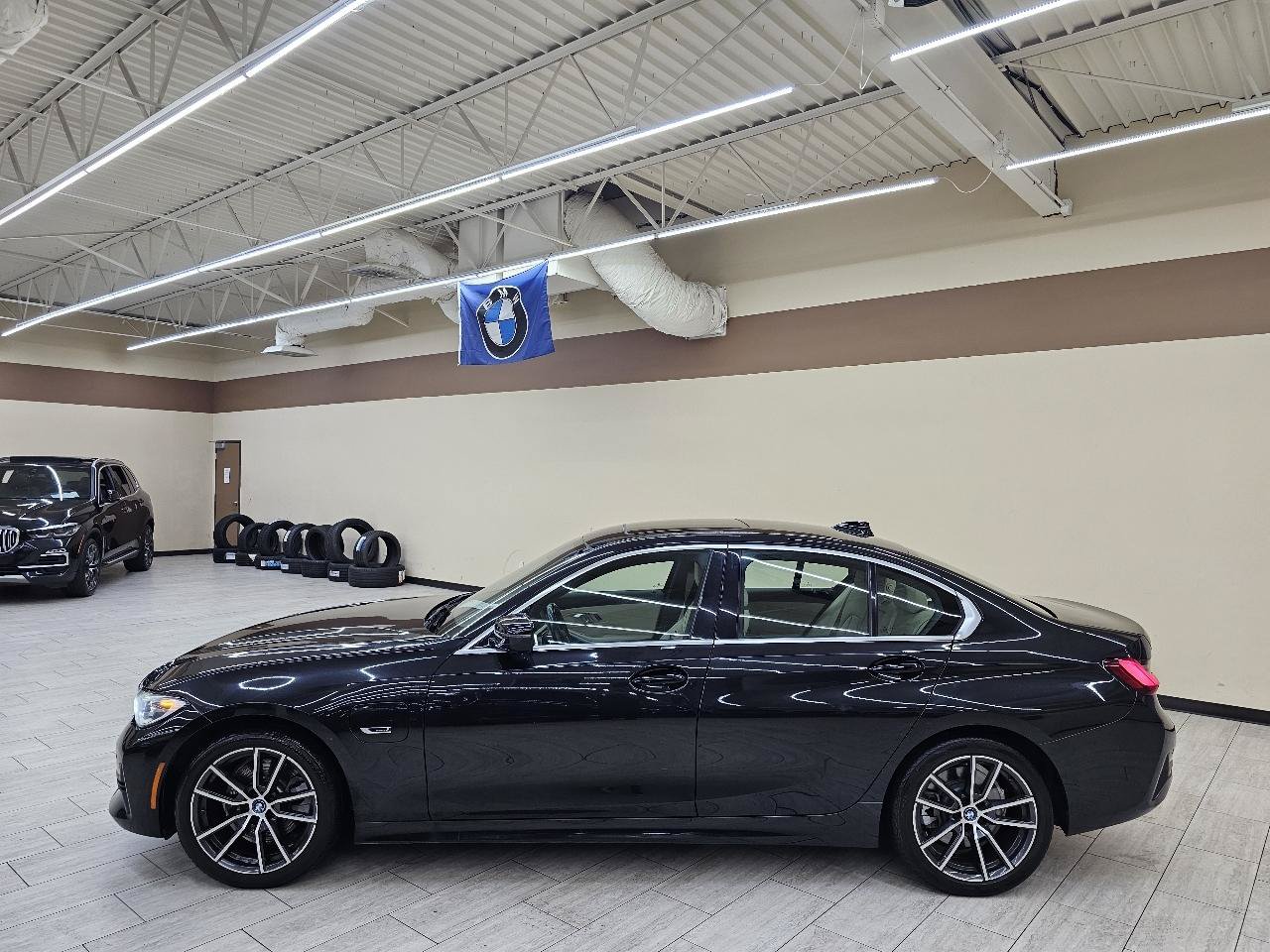 Used 2022 BMW 330e RWD image 9