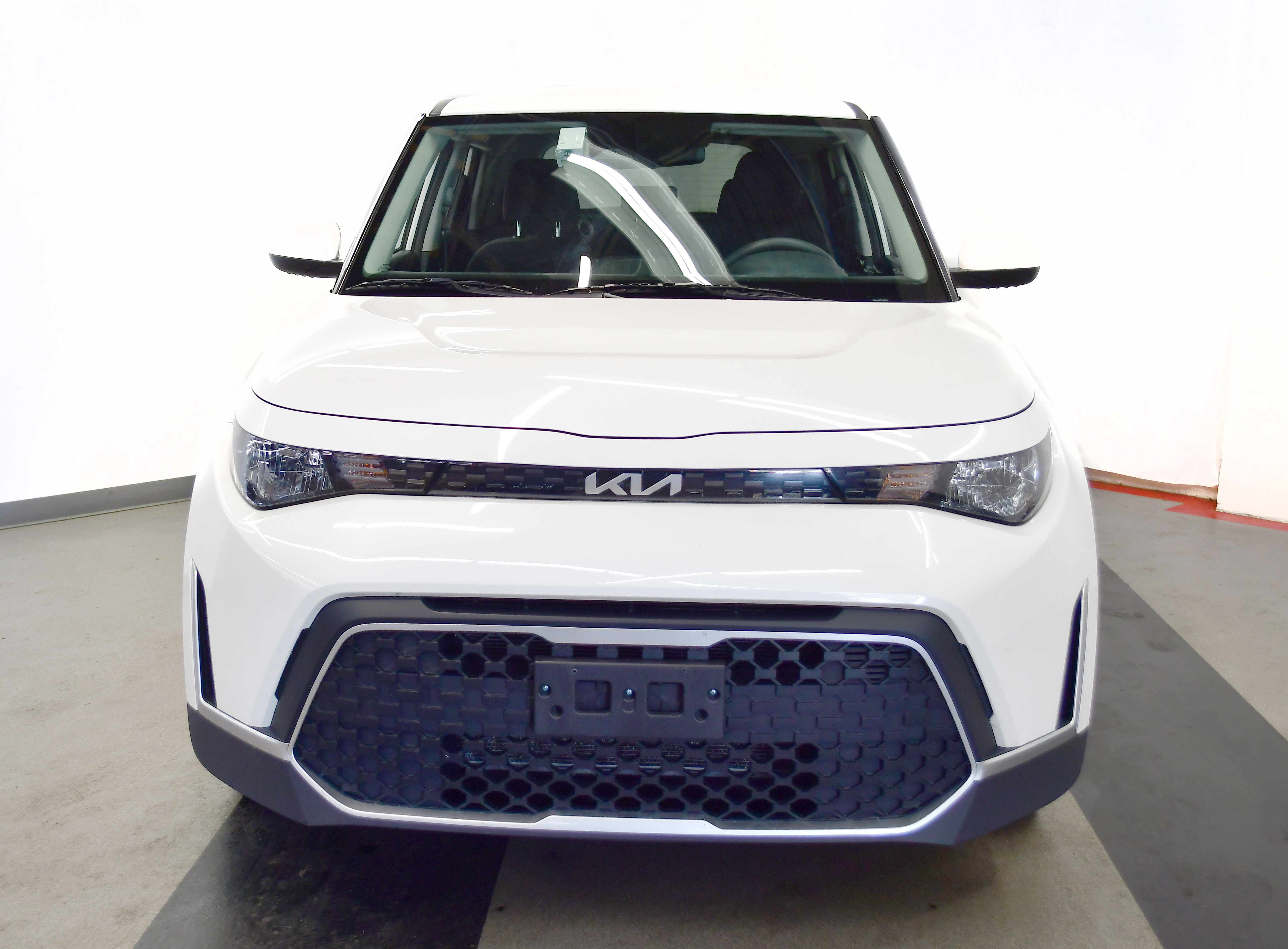 Used 2025 Kia Soul LX w/ LX Technology Package FWD image 3