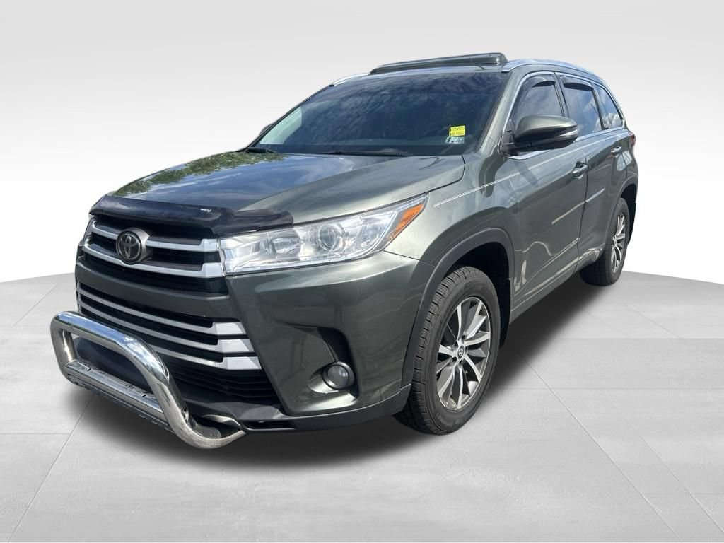 Used 2018 Toyota Highlander XLE w/ Protection Package #3 AWD/4WD image 1